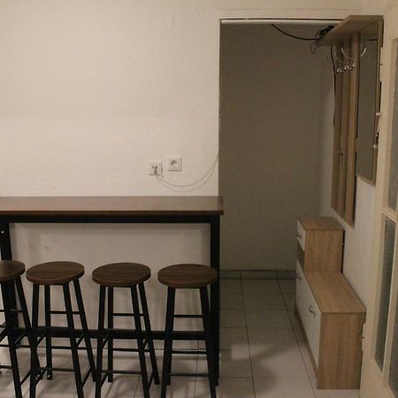 Zimmer Sucht Bewohner Duisburg Bagian luar foto