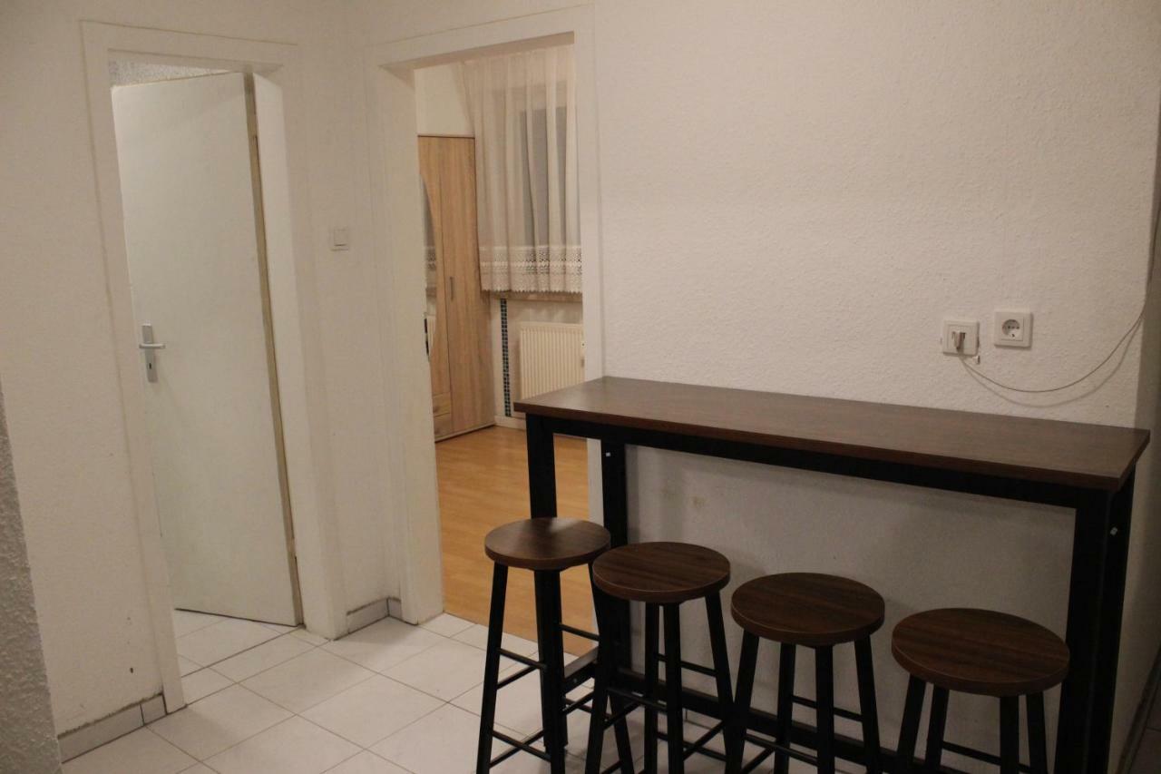 Zimmer Sucht Bewohner Duisburg Bagian luar foto