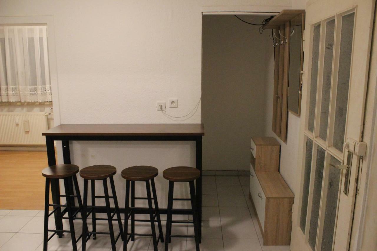 Zimmer Sucht Bewohner Duisburg Bagian luar foto