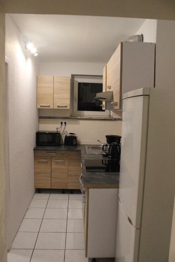 Zimmer Sucht Bewohner Duisburg Bagian luar foto